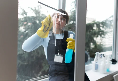 Nettoyage de vitres intérieures et extérieures au Chêne